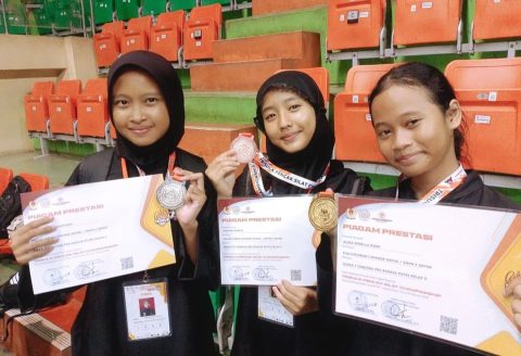 Atlet Muda SMPN 9 Depok Bersinar di Trisula Pencak Silat 2025 