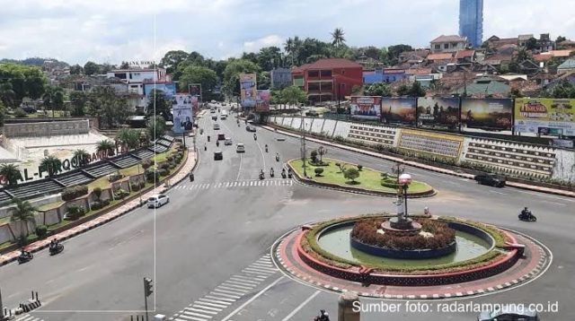 Menteri ATR/BPN Teken Kerja Sama dan Serahkan Sertipikat Tanah