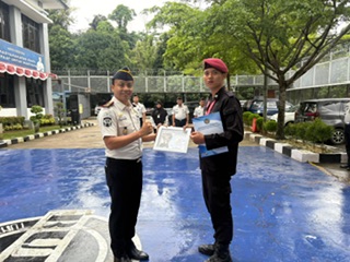 Pimpin Apel Pagi, Karutan Depok Beri Penghargaan Pegawai Berprestasi