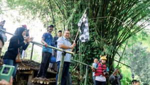 Jaga Sumber Air Baku, PT Tirta Asasta Depok Gelar Aksi Susur Sungai Ciliwung